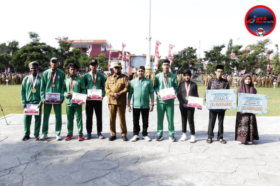 Berikan Penghargaan Saat Pimpin Apel Senin Bersama, Bupati Fauzi Wujud Peduli Pemkab Sumenep kepada Atlet dan Kafilah Berprestasi