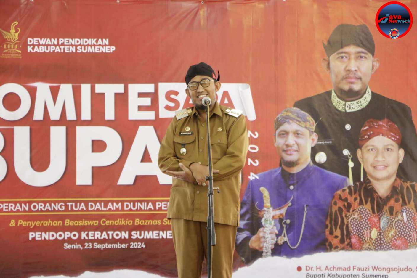 Bupati Sumenep Dr. H. Achmad Fauzi Wongsojudo, SH, MH Saat Memberikan Sambutan Di Acara Sapa Komite di Pendopo Agung Keraton Sumenep, Senin (23/09/2024)