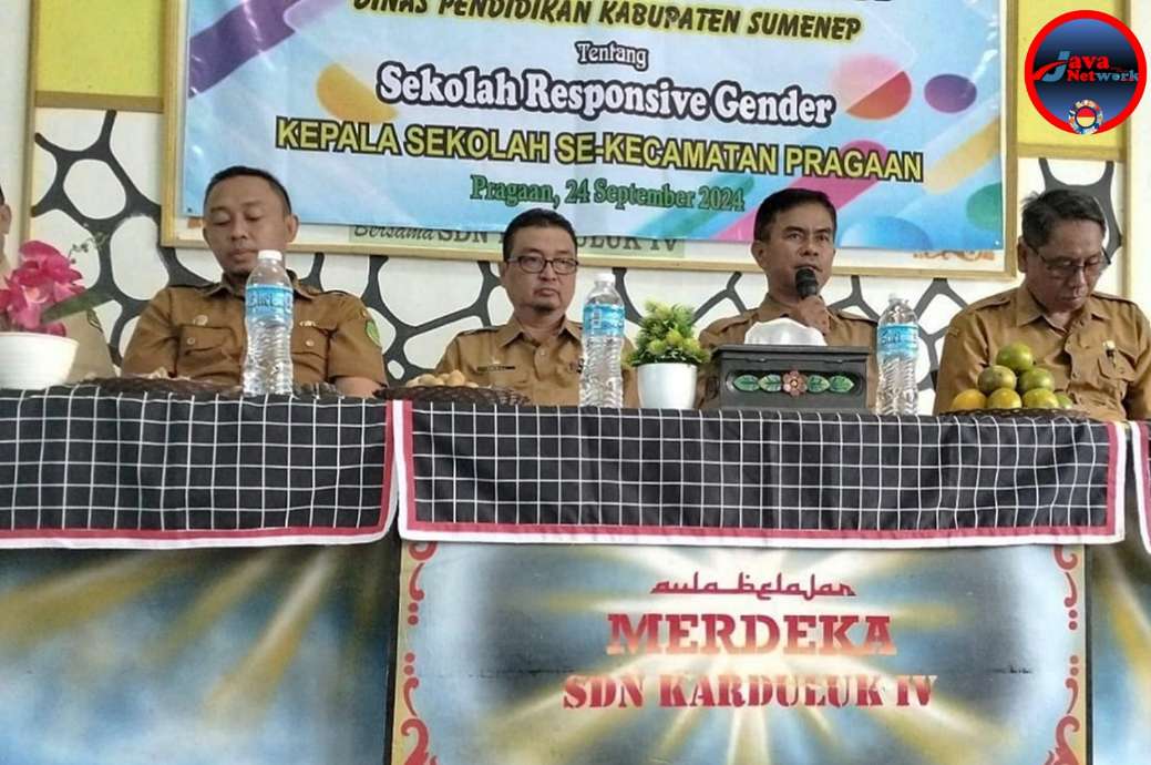 Kabid GTK Disdik Sumenep Akhmad Fairusi SPd, M.AP Nomer 2 Dari Kirim Saat Memberikan Sosialisasi Program Sekolah Responsif Gender di KKKS Kecamatan Pragaan, Selasa (24/09/2024)