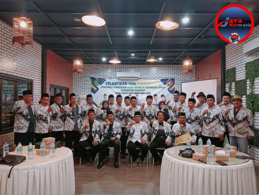 Foto Bersama Kepengurusan PGRI Sumenep Periode 2024-2028 Usai dilantik dan dikukuhkan oleh Ketua PGRI Jawa Timur