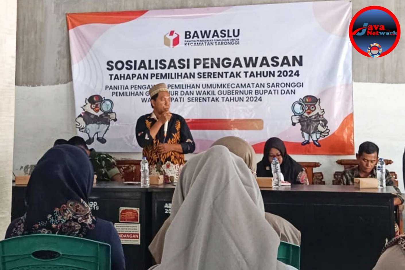 Ketua Panwascam Saronggi Imam Syafi'i Saat Memberikan Pemaparan Sosialisasi Tahapan Pilkada 2024. Ahad (29/09/2024)