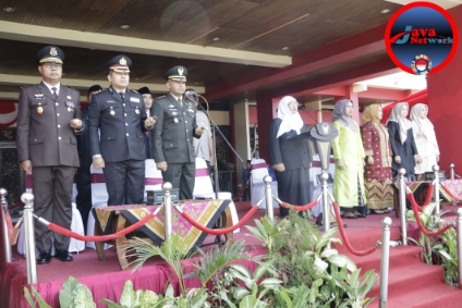 Plt Bupati Sumenep, Nyai Hj Dewi Khalifah, SH, MH, MPdi Saat Pimpin Peringatan Upacara Hari Kesaktian Pancasila 1 Oktober 2024 di Halaman Kantor Pemkab Sumenep, Selasa (01/10/2024)