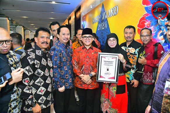 Plt. Bupati Sumenep Hj. Dewi Khalifah, SH, MH, MPdi Bersama Menpan RB Abdullah Azwar Anas Didampingi Pejabat di Lingkungan Pemkab Sumenep