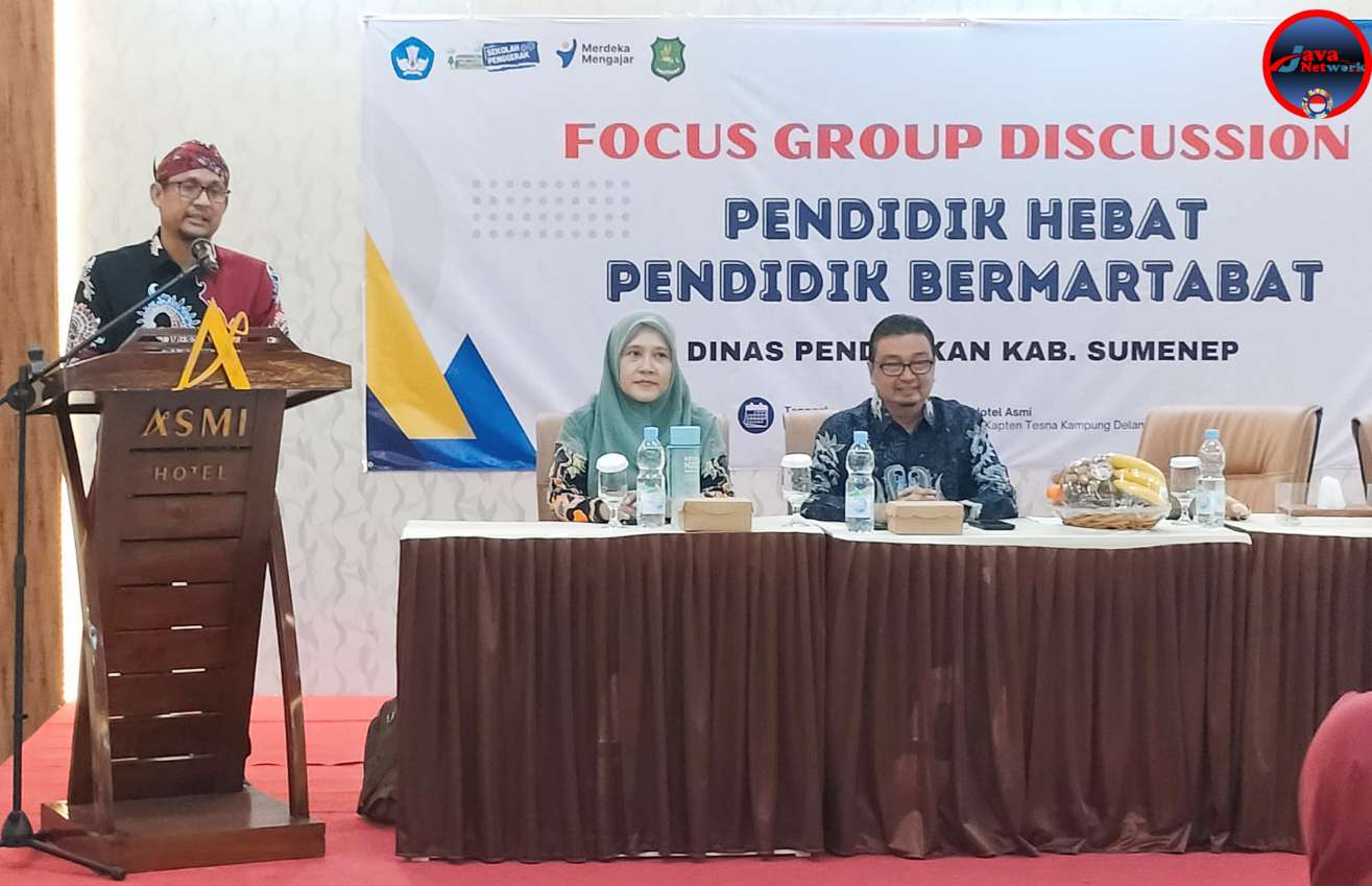 Kadisdik Sumenep, Agus Dwi Saputra, SSos, MSi Saat Memberikan Sambutan Pada Pembukaan FGD, Kabid GTK Akhmad Fairusi SPd, M.AP dan Kabid Pembinaan PAUD dan PNF Lisa Bertha Soetedjo SE, M.AK