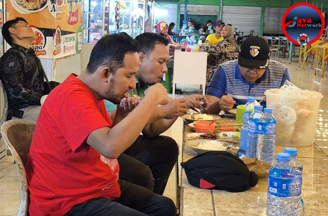 Dr. H. Achmad Fauzi Wongsojudo, SH, MH Saat Bersama di Taman Pujasera Bangkal, Sabtu (05/10/2024) malam
