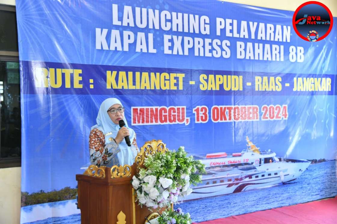 Plt. Bupati Sumenep Hj. Dewi Khalifah, SH, MH, MPdi Saat Memberikan Sambutan Pada Peluncuran Pelayaran Kapal Express Bahari 8B di Pelabuhan Kalianget, Minggu (13/10/2024)