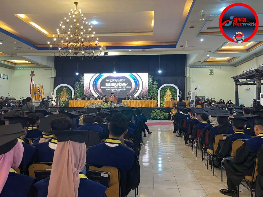 Usung Tema Energizing Future With Wiraraja : Be Global and Goes to Infinity, Unija Sumenep Wisuda 963 Wisudawan 14 Diantaranya Lulusan Terbaik