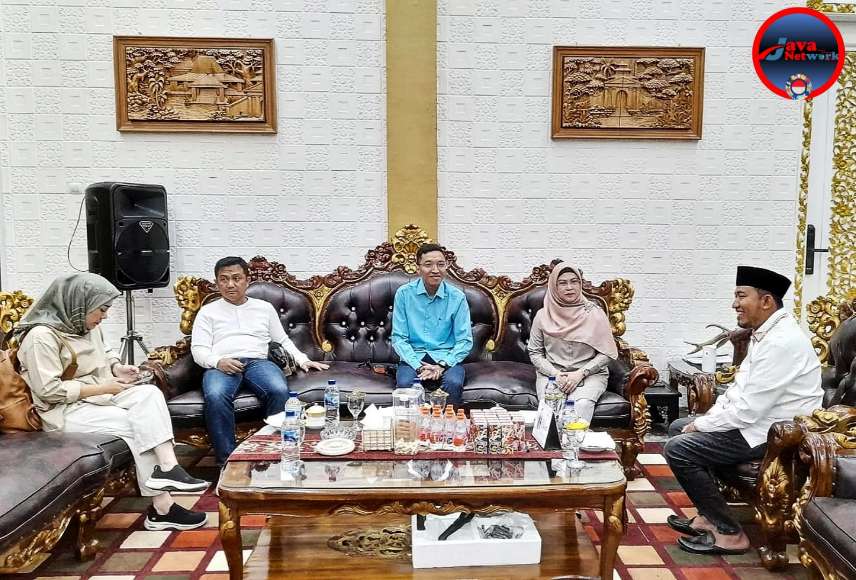 Suasana Penuh Kekeluargaan dan Kehangatan Saat Putri Wapres RI Prof. Dr. Hj. Siti Nur Azizah, SH, M.Hum Bersama Dr. H. Achmad Fauzi Wongsojudo, SH, MH