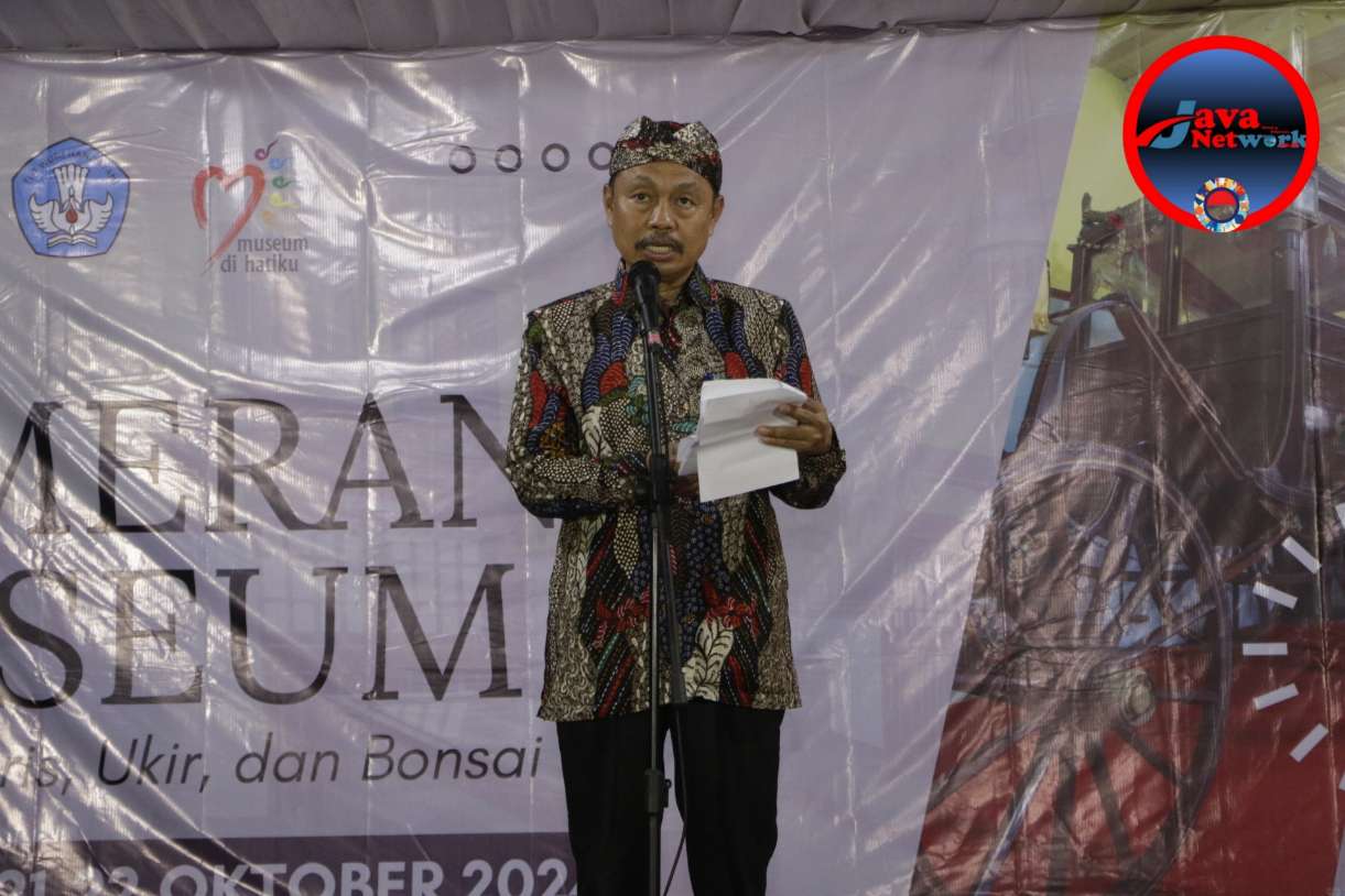 Sekretaris Daerah Kabupaten Sumenep Ir. H..Edy Rasyadi, MSi Saat Memberikan Sambutan Pada Pembukaan Pameran Museum, Keris Ukir dan Bonsai 2024