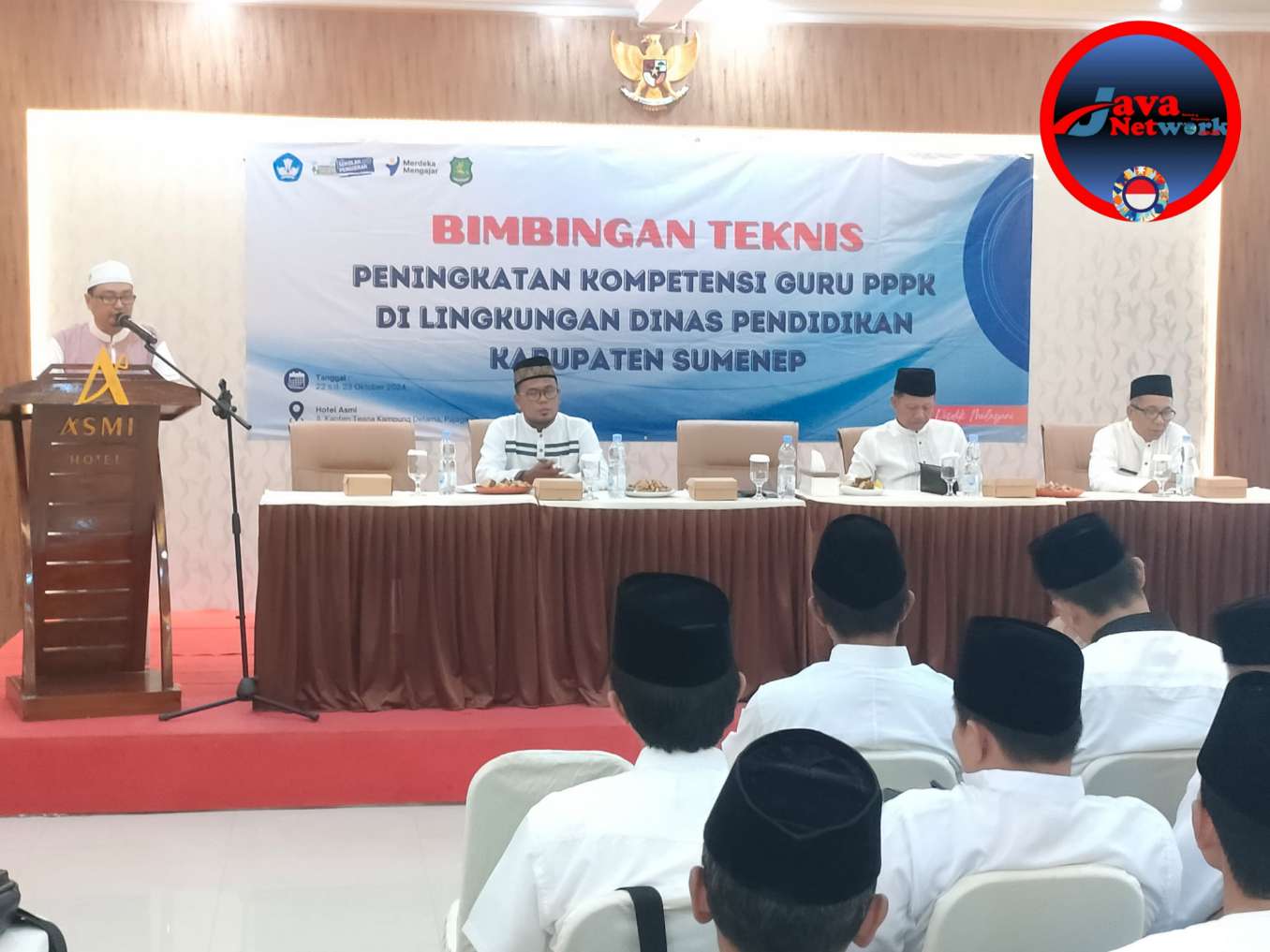 Kabid GTK Disdik Sumenep Akhmad Fairusi, SPd, M.AP saat Memberikan Sambutan Pada Pembukaan Bimtek Peningkatan Kompetensi Guru PPPK di Hotel Azmi Sumenep. Selasa (22/10/2024)