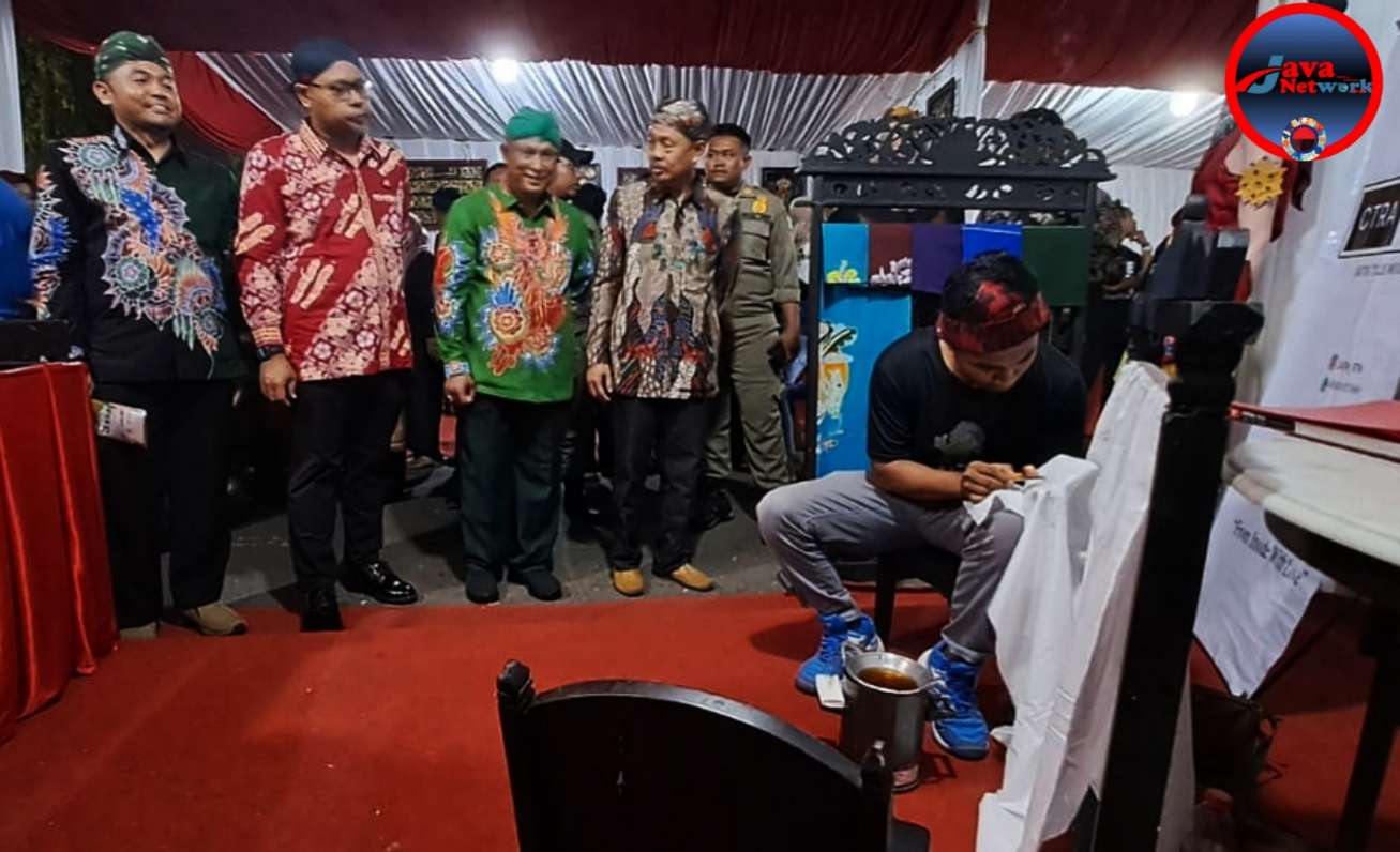 Forkopimda Sumenep Saat Meninjau Stand Batik Catra Hasil Karya WBP Rutan Kelas IIB Sumenep 