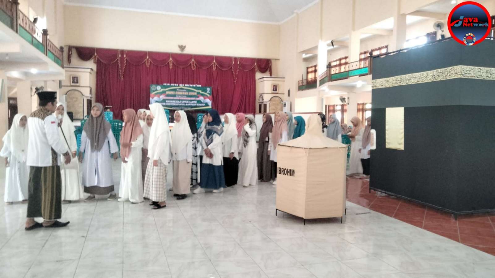 Suasana Pelatihan Pelaksanaan Manasik Haji Digelar Kemenag Sumenep Bersama Para Santri Ponpes Annugoyyah Guluk-Guluk 