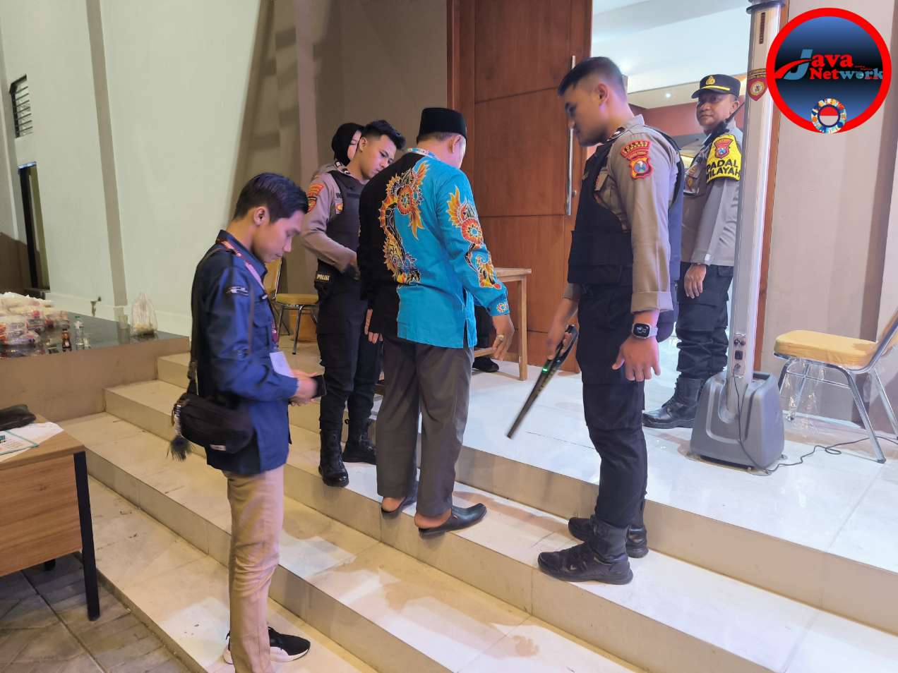 Suasana Pengamanan Debat Publik Perdana Pilkada Sumenep 2024