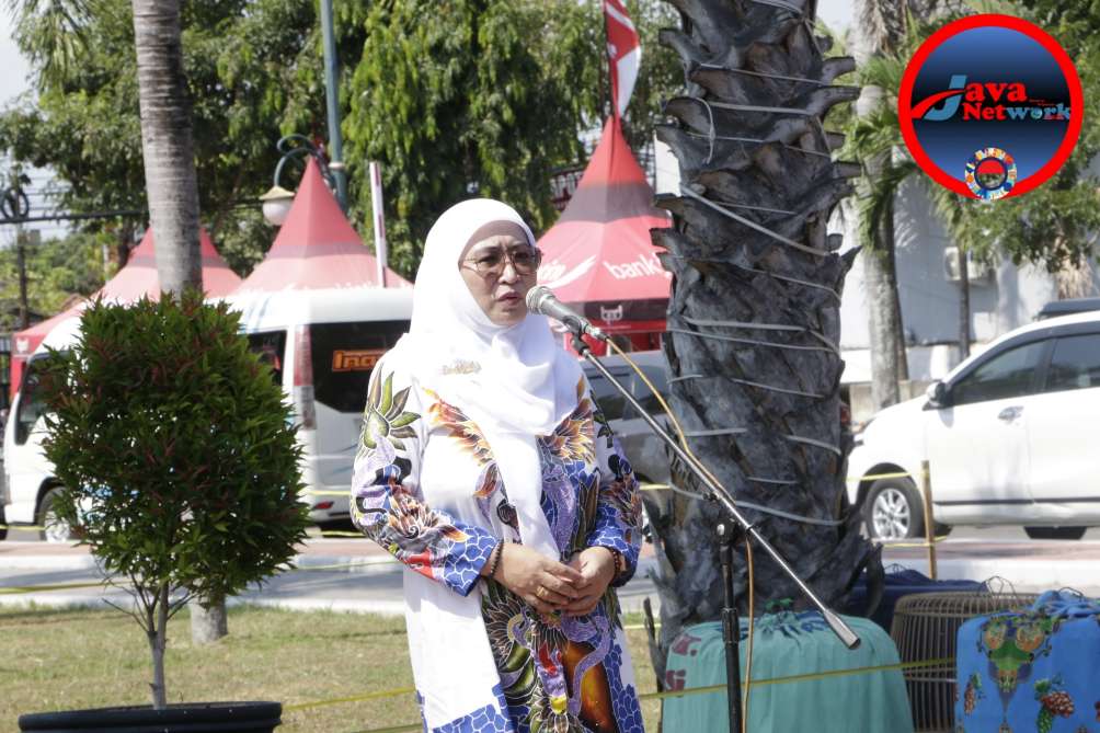 Plt Bupati Sumenep, Hj. Dewi Khalifah, SH, MH, MPdi Saat Memberikan Sambutan Pada Acara Pembukaan Lomba Seni Suara Ayam Bekisar Bupati Cup Sumenep 2024