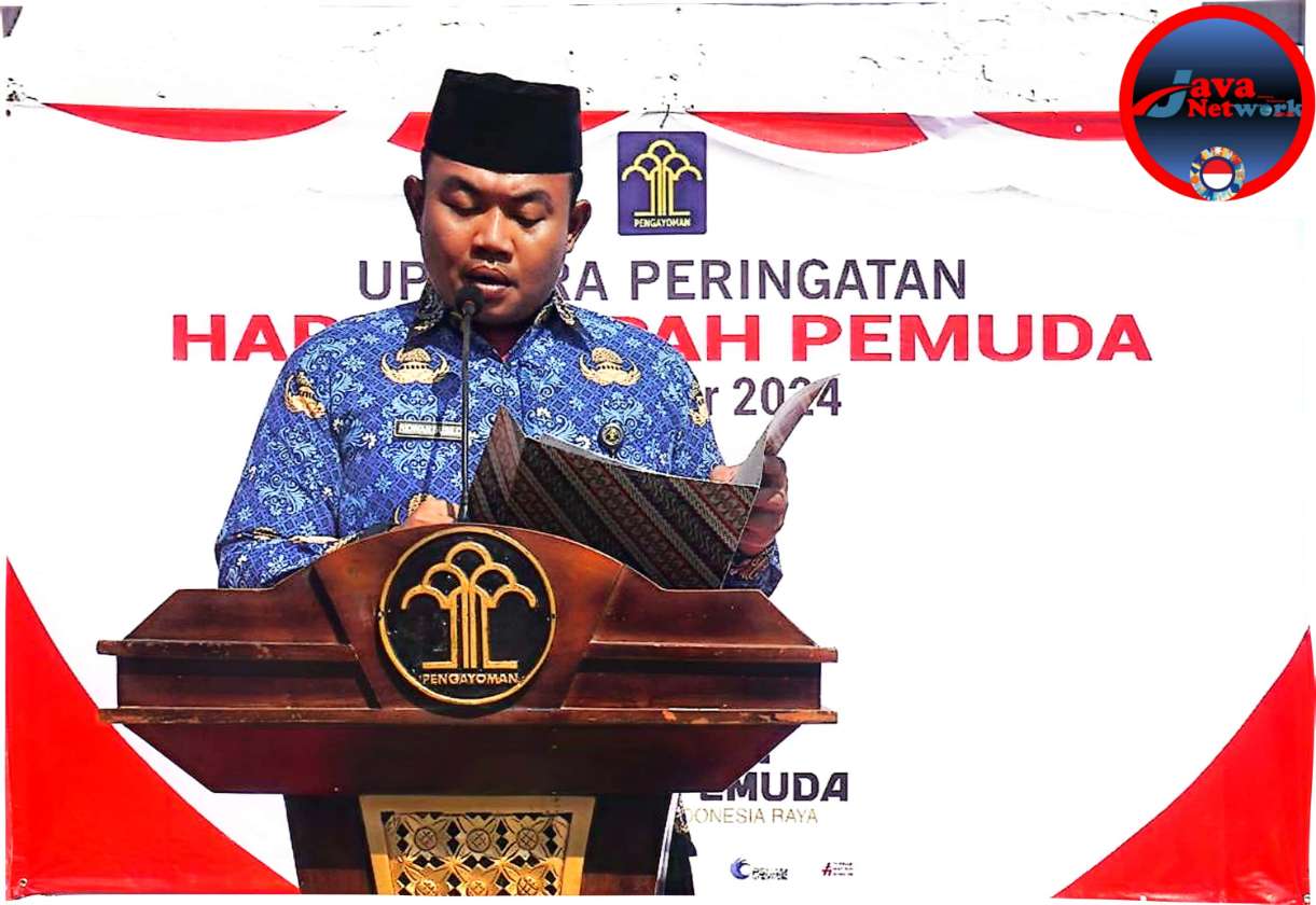 Karutan Sumenep Ridwan Susilo Amd IP MM Saat Memimpin Apel Upacara Peringatan Hari Sumpah Pemuda ke-96 di Lingkungan Rutan Sumenep 