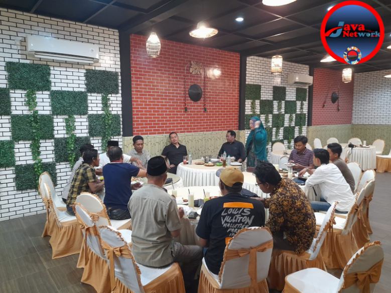 Kapolres Sumenep AKBP Henri Noveri Santoso, SH, SIK, MM di dalam Suasana Ngopi Bareng Bersama AMOS