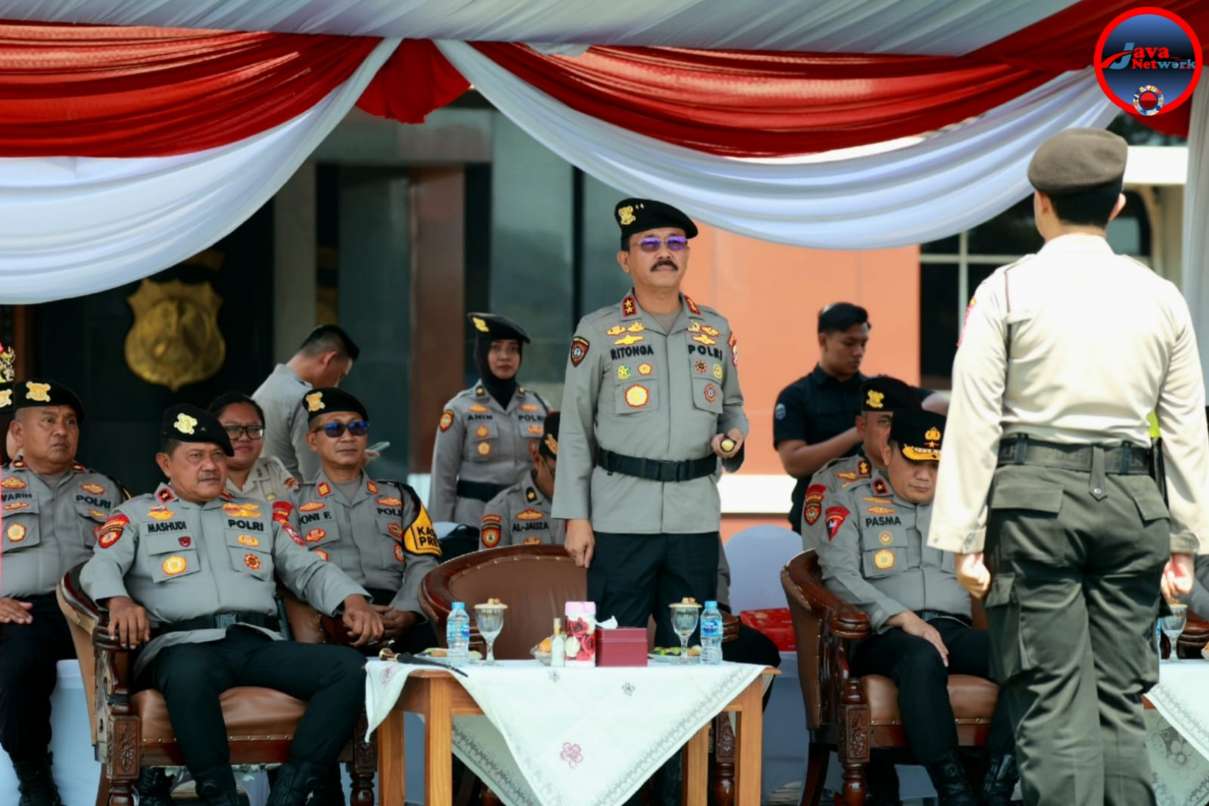 Kakorsabhara Polri Pimpin Apel Gelar Pasukan Kesiapan Pengamanan Pilkada 2024 di Polda Jatim