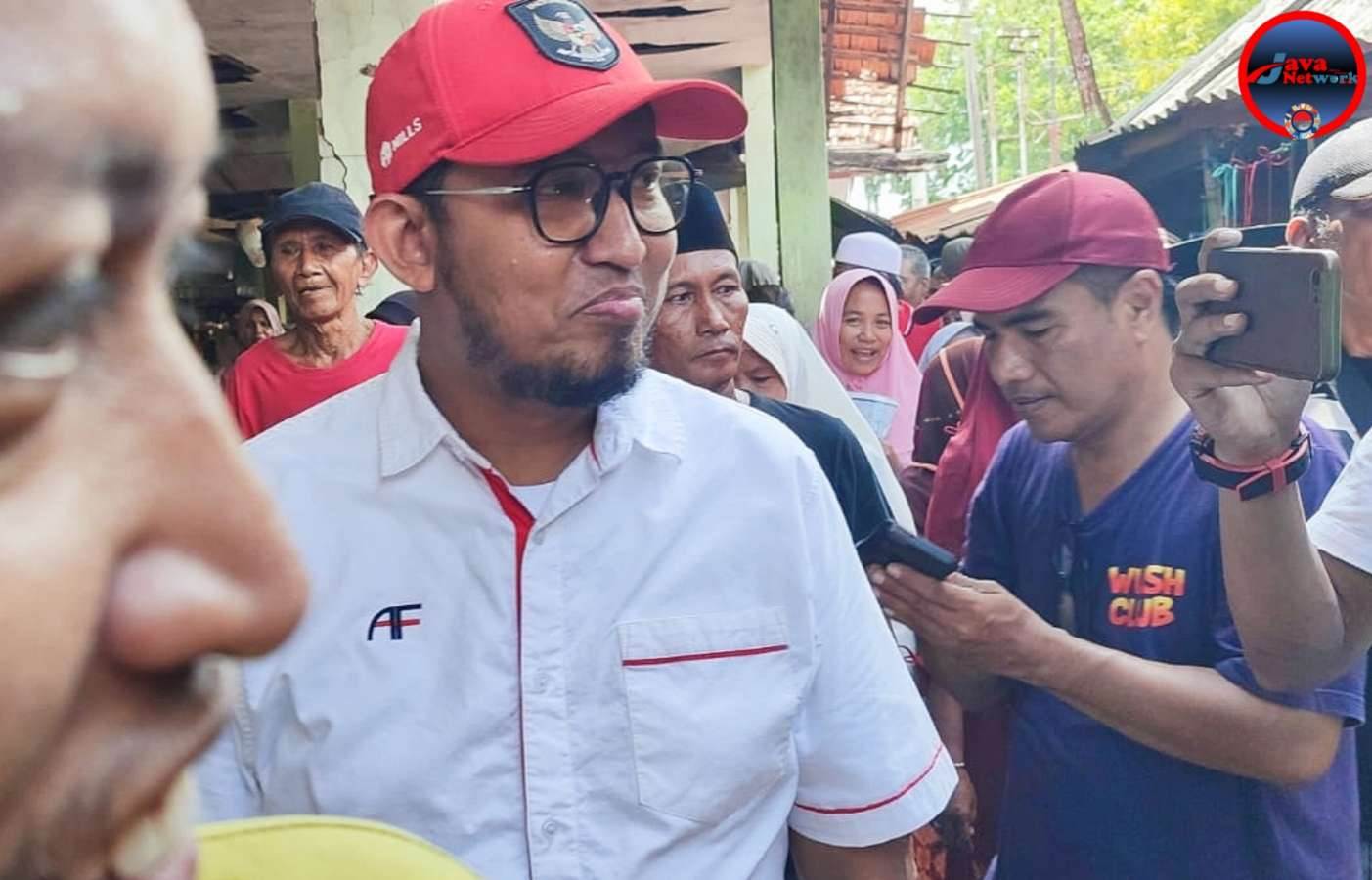 Calon Bupati Sumenep Achmad Fauzi Wongsojudo Saat Blusukan Ke Pasar Sattoan Kalianget, Sabtu (02/11/2024)