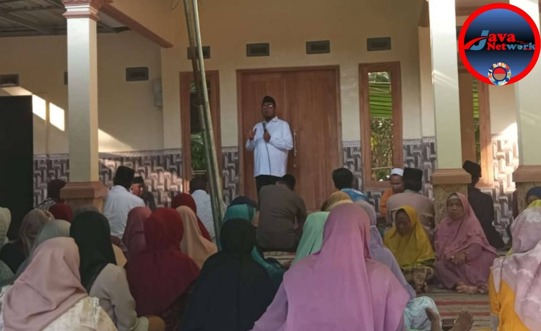 Calon Bupati Sumenep Achmad Fauzi Wongsojudo Saat Memberikan Sambutan Diacara Silaturahmi dengan Emak-Emak di Desa Lalangon Kecamatan Manding