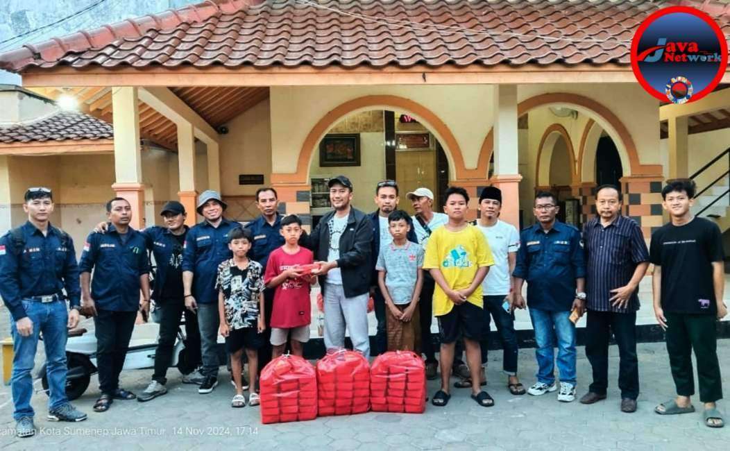 Komunikasi Aliansi Jurnalis Sumekar Saat Memberikan Bantuan Makanan dan Minuman Kepada Anak Yatim