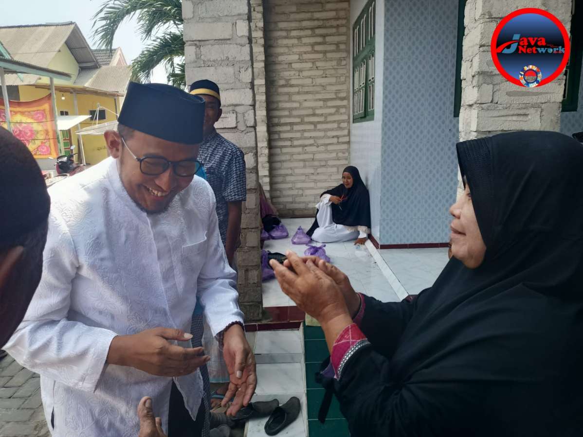 Perjuangan Sosok Achmad Fauzi untuk Kesehatan Warga Pulau Sepanjang