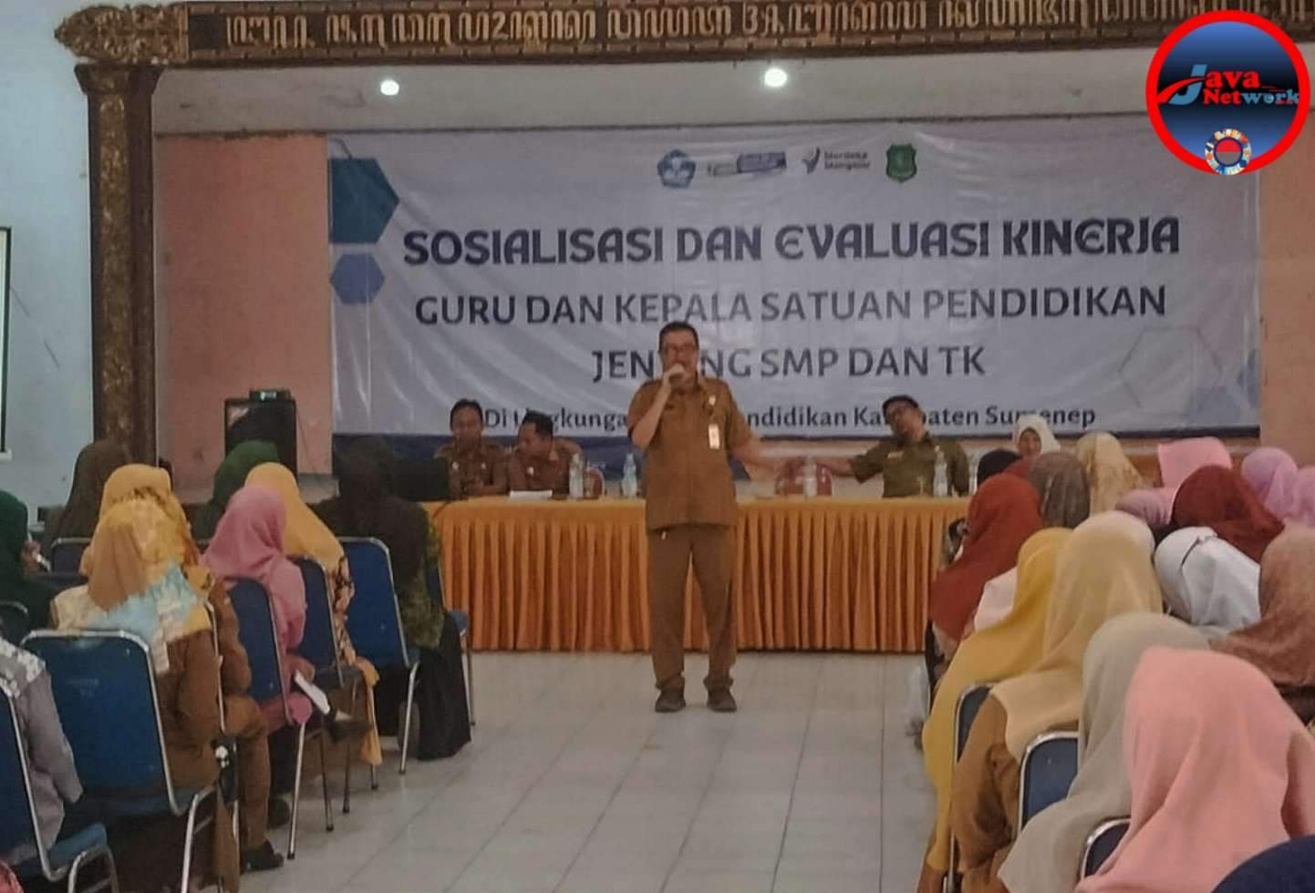 Kabid GTK Disdik Sumenep, Akhmad Fairusi, SPd,, M.AP Saat Memberikan Sambutan di Acara Sosialisasi dan Evaluasi Kinerja Tenaga Kependidikan 