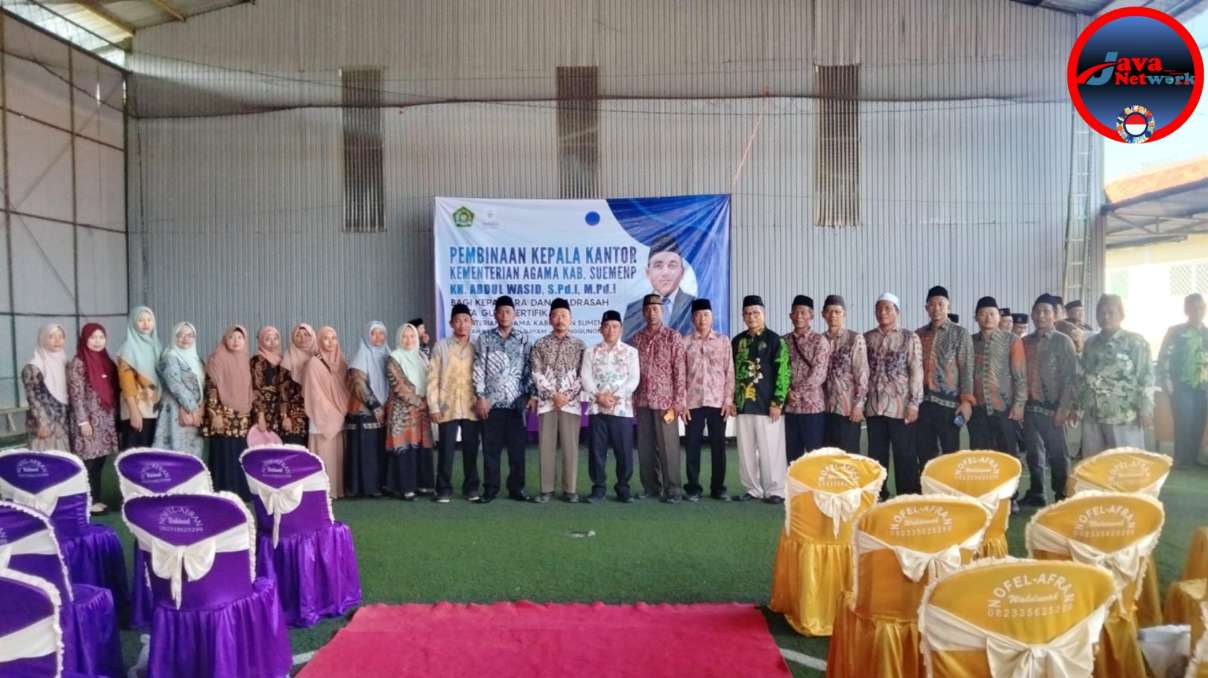 Kepala Kantor Kementerian Agama Kabupaten Sumenep Abdul Wasid, SPdi, MPdi di saat Foto Bersama Di Acara Sosialisasi Pembinaan Tenaga Pendidikan di Lingkungan Kemenag di Pulau Sapudi