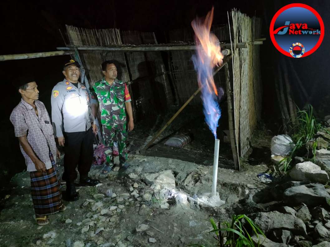 Kapolsek Batuputih Didampingi Babinsa Batuputih Kenek Saat Meninjau TKP