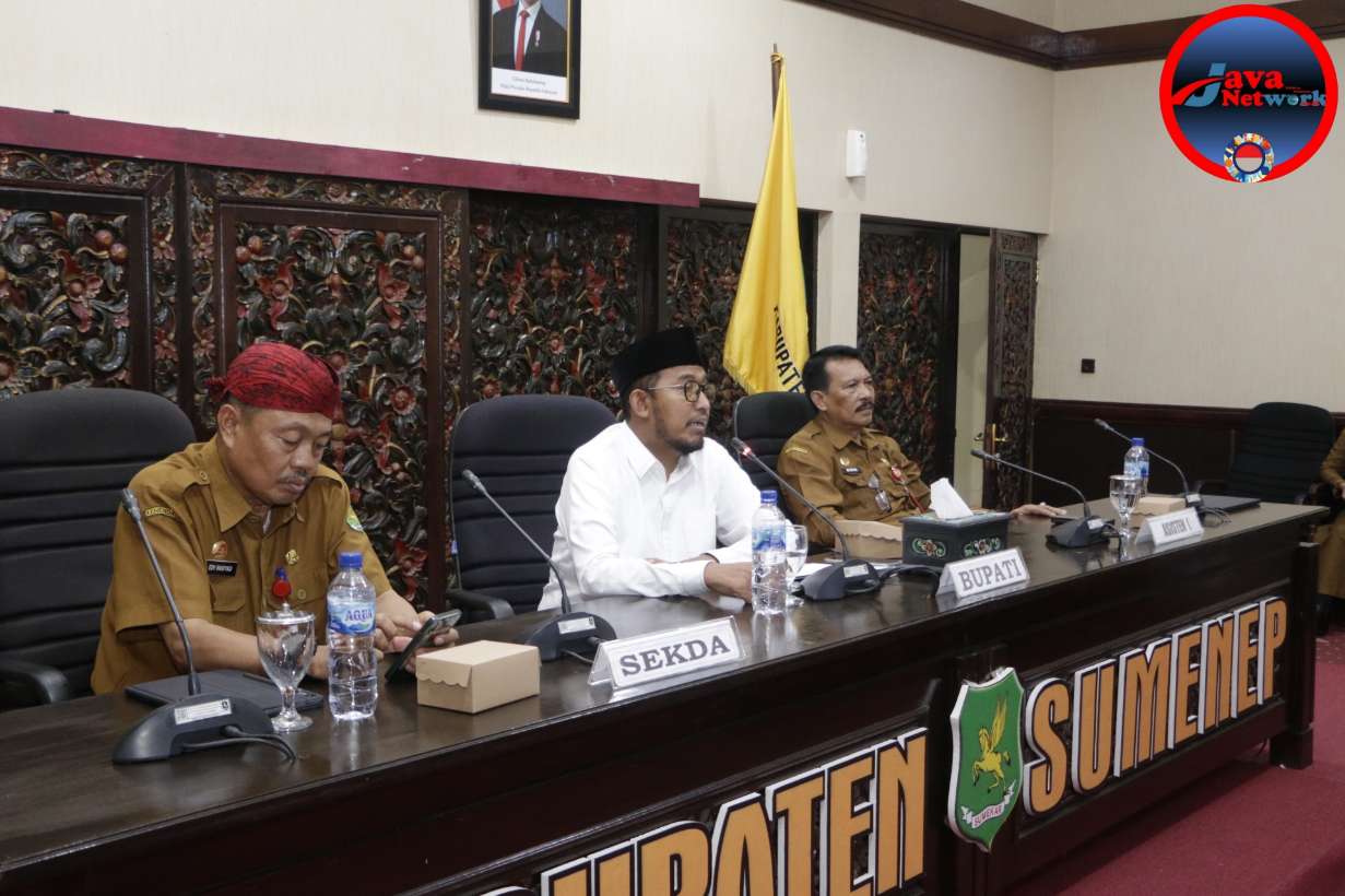 Bupati Sumenep Achmad Fauzi Wongsojudo Saat Memberikan Sambutan di Acara Penyerahan Peta Desa di Aula Arya Wiraraja Kantor Pemkab Sumenep, Senin (25/11/2024)