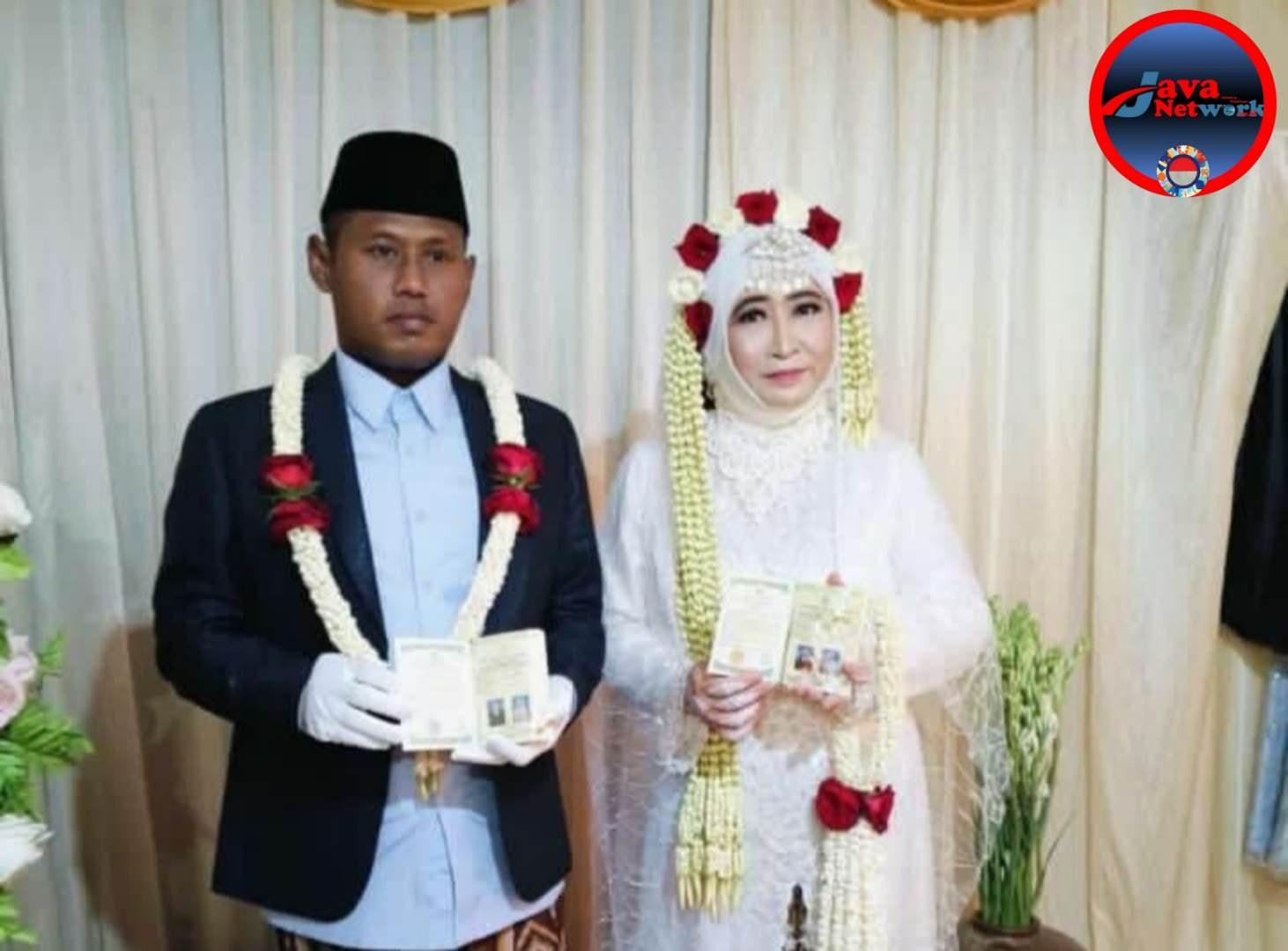 Bripka Krisna Maharta Bersama Istri Hj. Dewi Khalifah 