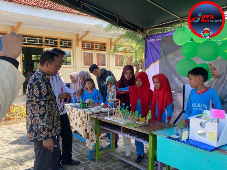 Pementasan Karya Eksperimen Sains PGSD STKIP PGRI Sumenep, Nuansa Baru Dalam Pembelajaran