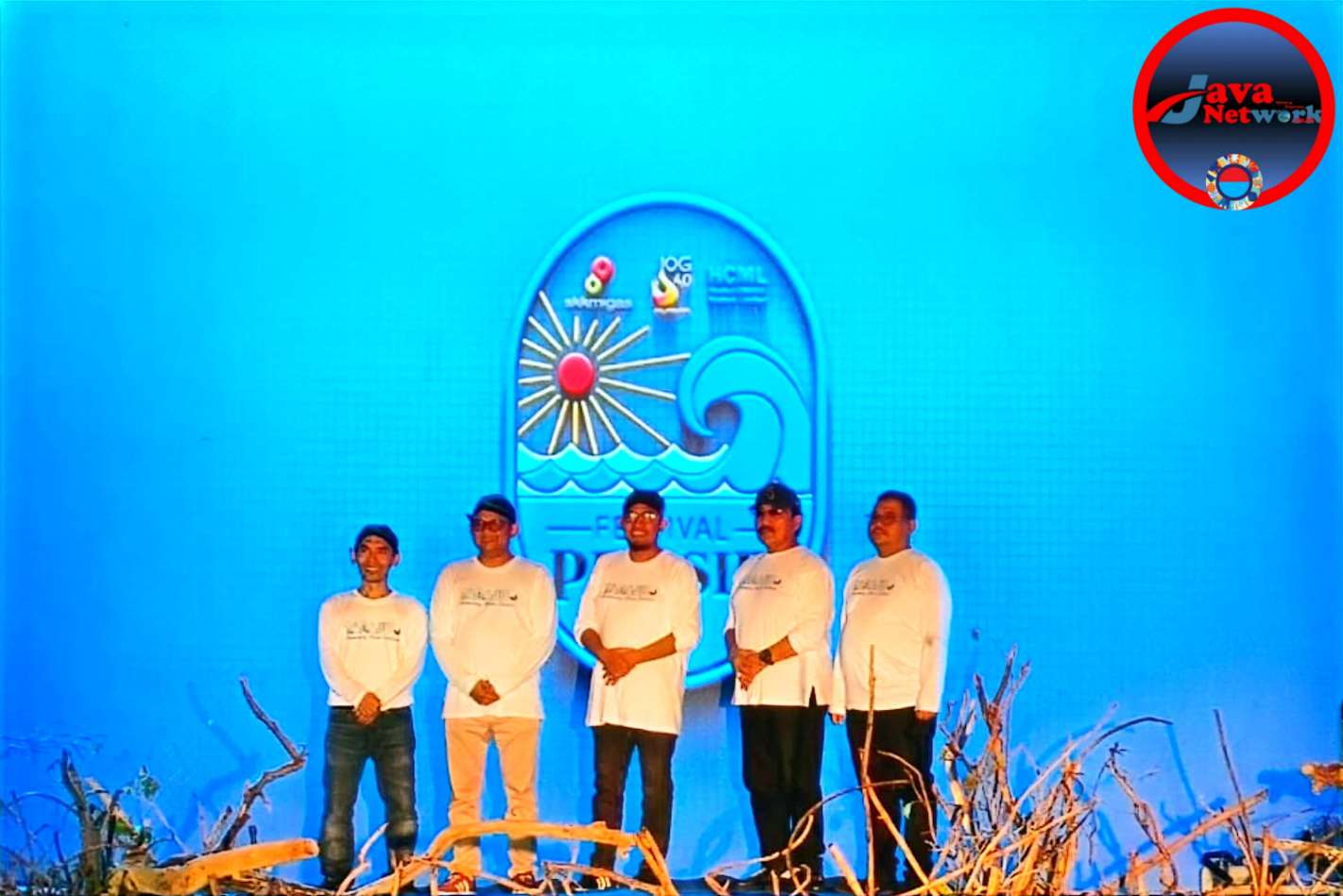 Hadiri Malam Puncak Festival Pesisir 3 di Pantai Matahari Lobuk, Bupati Fauzi Berikan Apresiasi dan Dorong HMCL Jaga dan Lestarikan Lingkungan