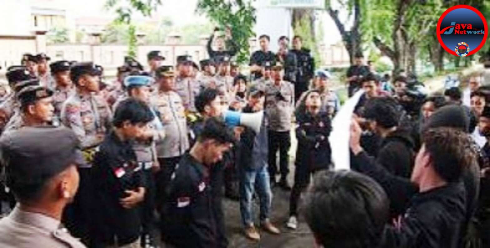 Polres Sumenep Laksanakan Giat Pengamanan Aksi Demo Aliansi BEMSU