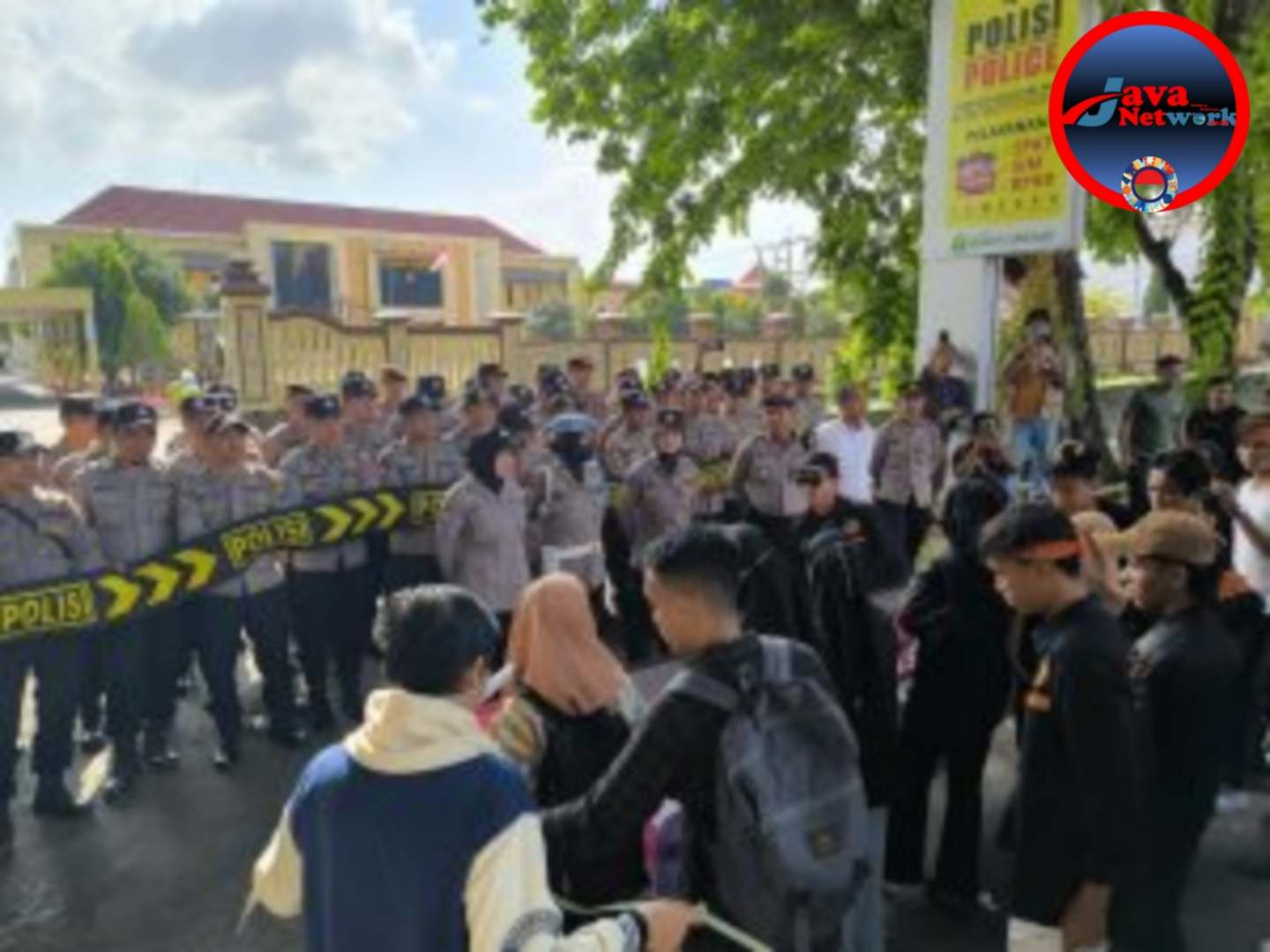 Polres Sumenep Amankan Aksi Damai HIMPASS dengan Pendekatan Persuasif