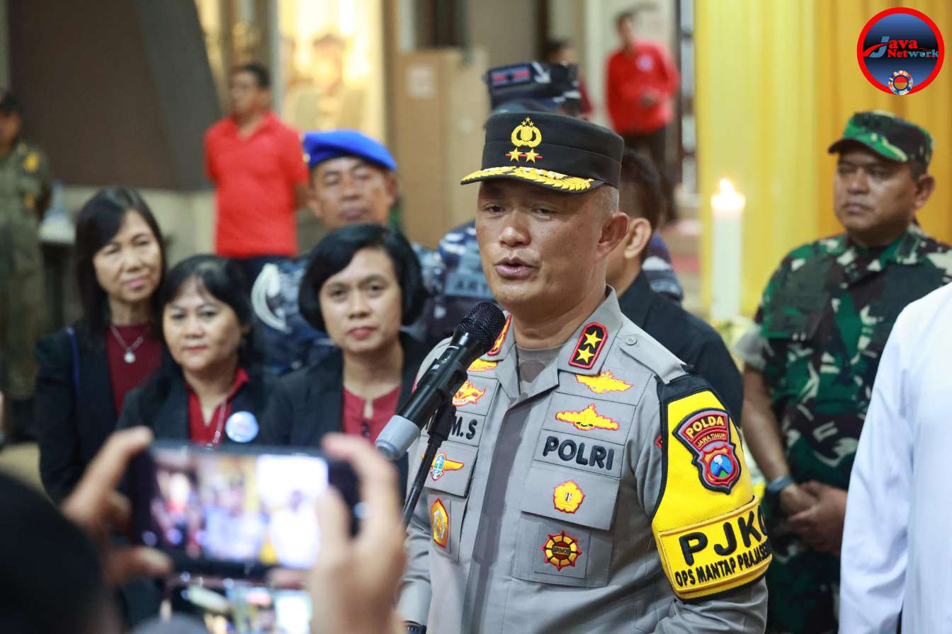 Kapolda Jatim Irjen Pol Drs Imam Sugianto MSi Saat Diwawancarai Awak Media, Selasa (24/12/2024)