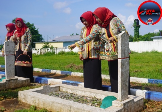 Peringati HUT ke-21, PIPAS Rutan Sumenep Gelar Ziarah dan Tabur Bunga di TMP Jokotole, Selasa (14/01/2024)