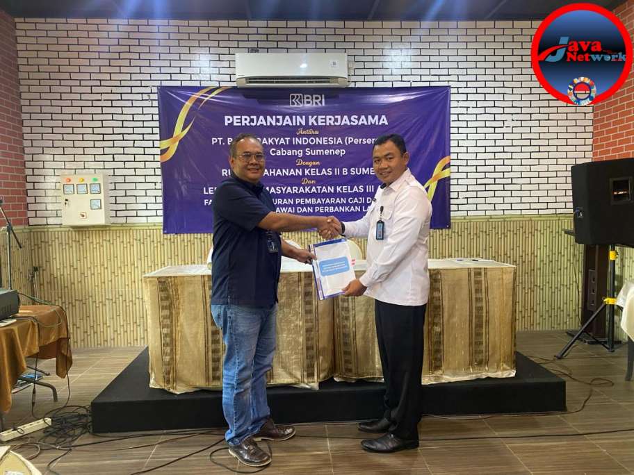 Kepala Rutan Sumenep Ridwan Susilo dan Kepala BRI Saat MoU Strategis Rutan Sumenep Bersama BRI Revolusi Sistem Payroll untuk Gaji Cepat dan Aman