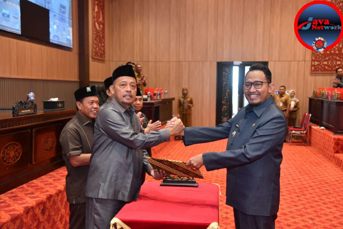 Ketua DPRD H.. Zainal Arifin dan Bupati Achmad Fauzi Wongsojudo 