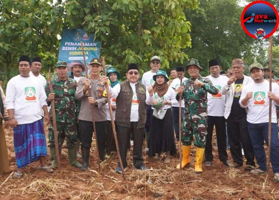 Kasdim 0827/Sumenep Tanam Jagung Hibrida Bersama Gerbang Tani, Dukung Swasembada Pangan
