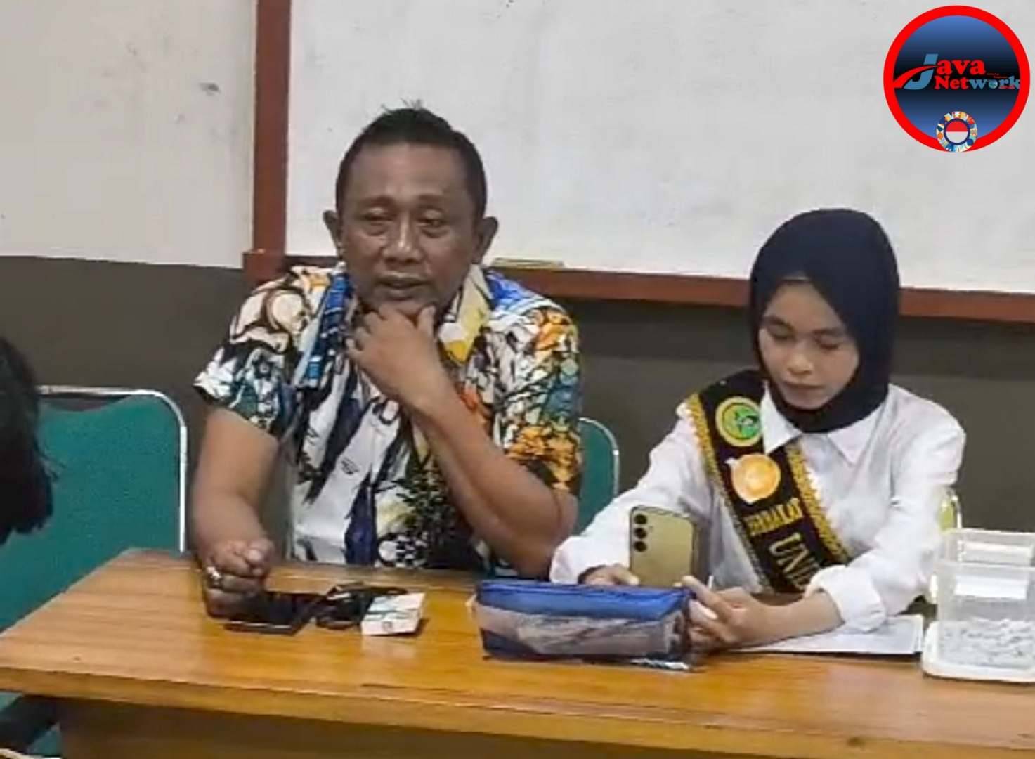 Sekretaris Disbudporapar Kabupaten Sumenep, Akh. Raisul Kawim Saat Memberikan Sambutan di Acara Madura Pop Talent 2025 di Uniba Madura, Jum'at (14/2/25)