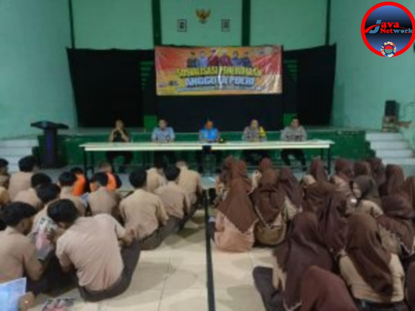 Suasana Sosialisasi Penerimaan Polri 2025 di SMAN I Kalianget oleh Polres Sumenep, Jum'at (14/2/25)