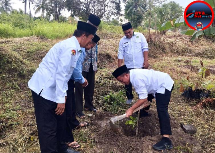 Kemenag Sumenep Gelar Gerakan Menanam Sejuta Pohon di Ponpes Al-Amien Prenduan