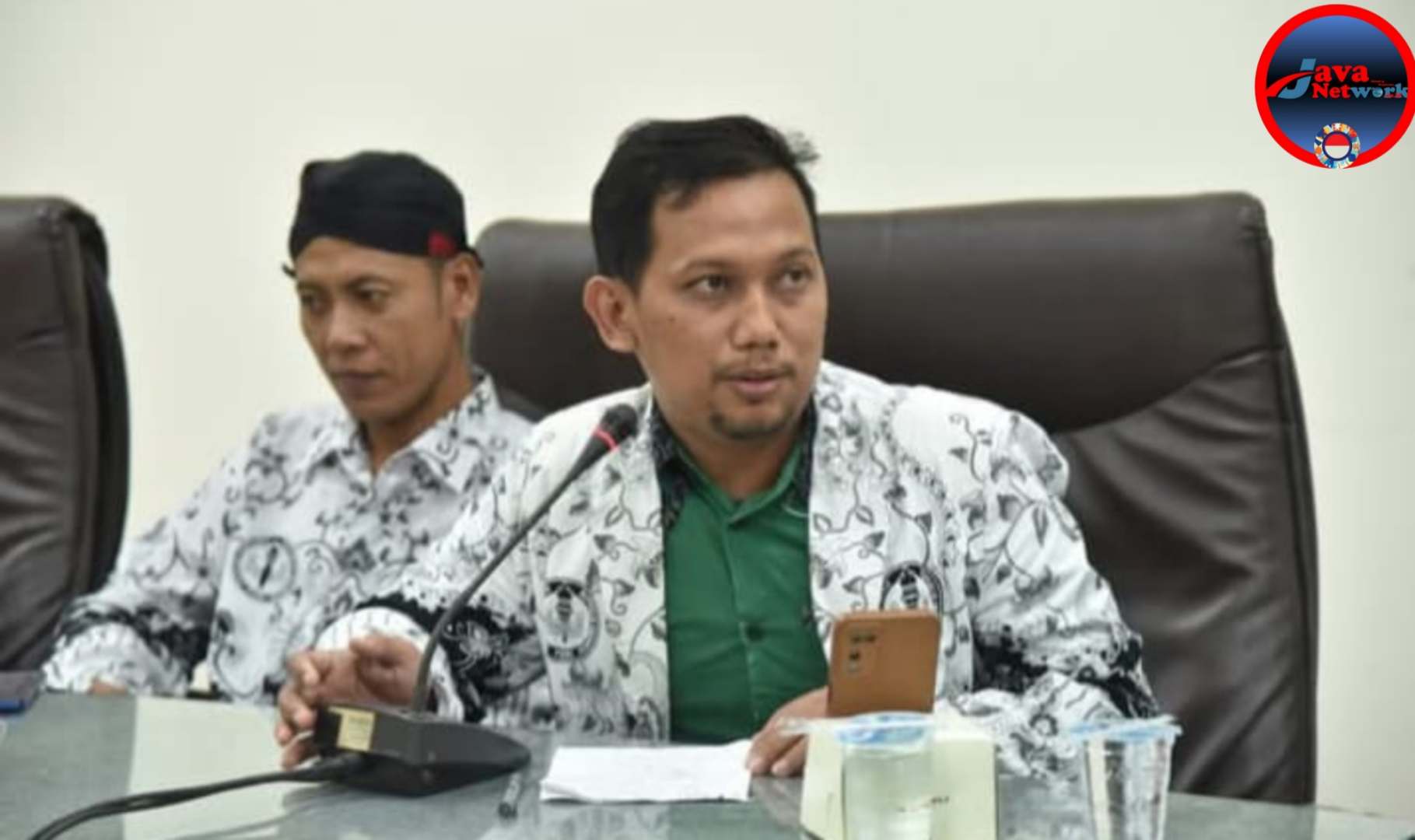 Ketua PGRI Sumenep Dr. Hosaini, MPd Saat Audensi Bersama DPRD Sumenep 