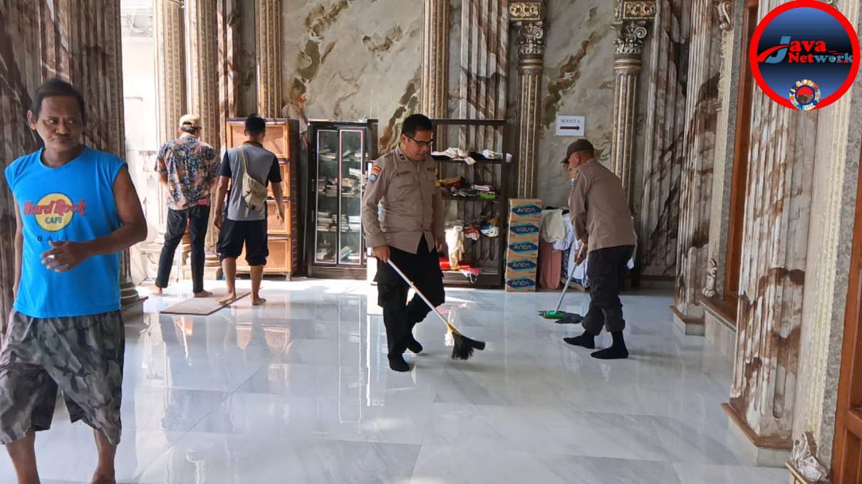 Polres Sumenep Gelar Aksi Bersih-Bersih 17 Masjid: Sambut Ramadan dengan Suasana Khusyuk dan Nyaman