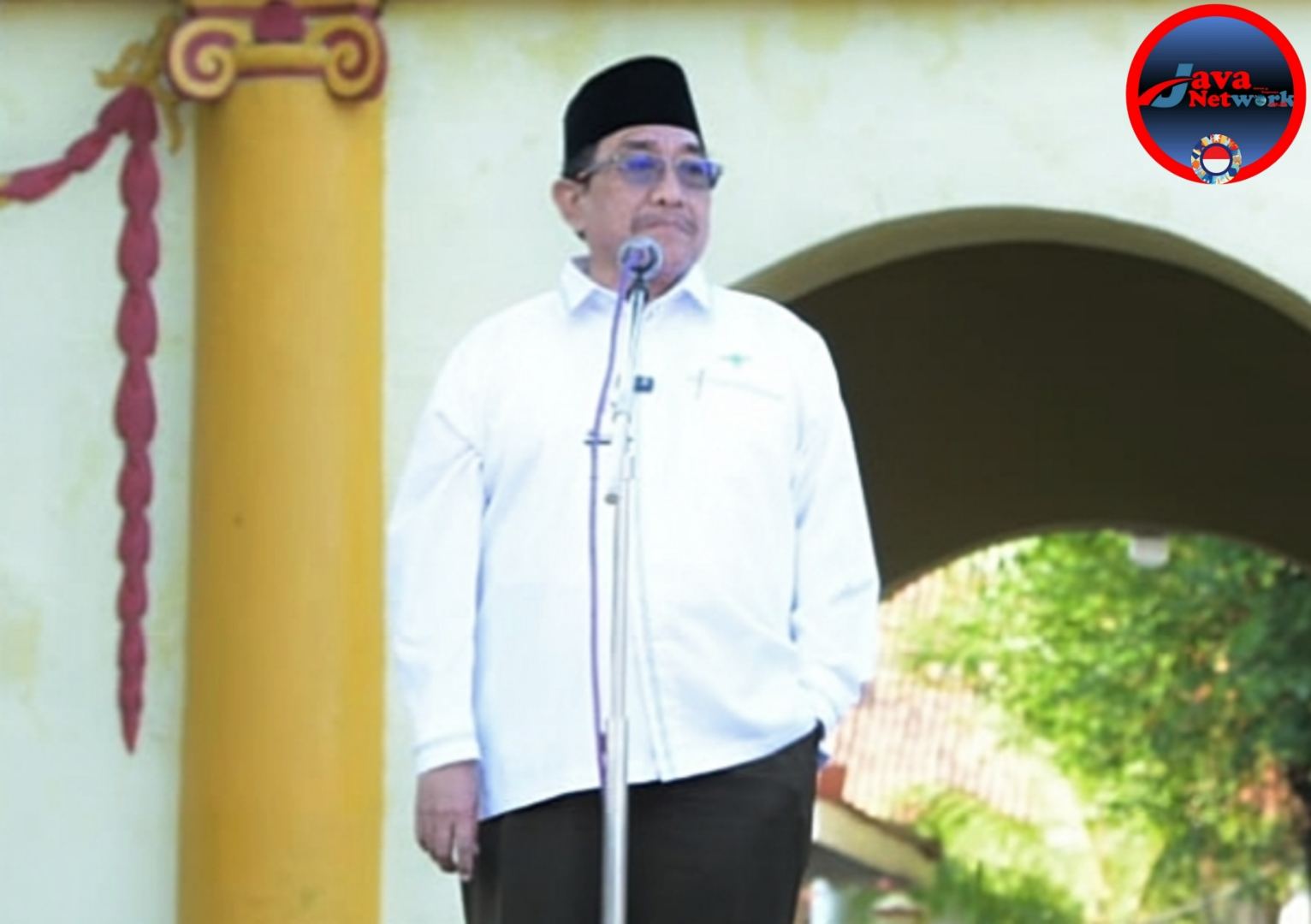 Wabup Sumenep KH. Imam Hasyim Saat Membuka Pasar Takjil Ramadhan 2025, Senin (03/03/2025)
