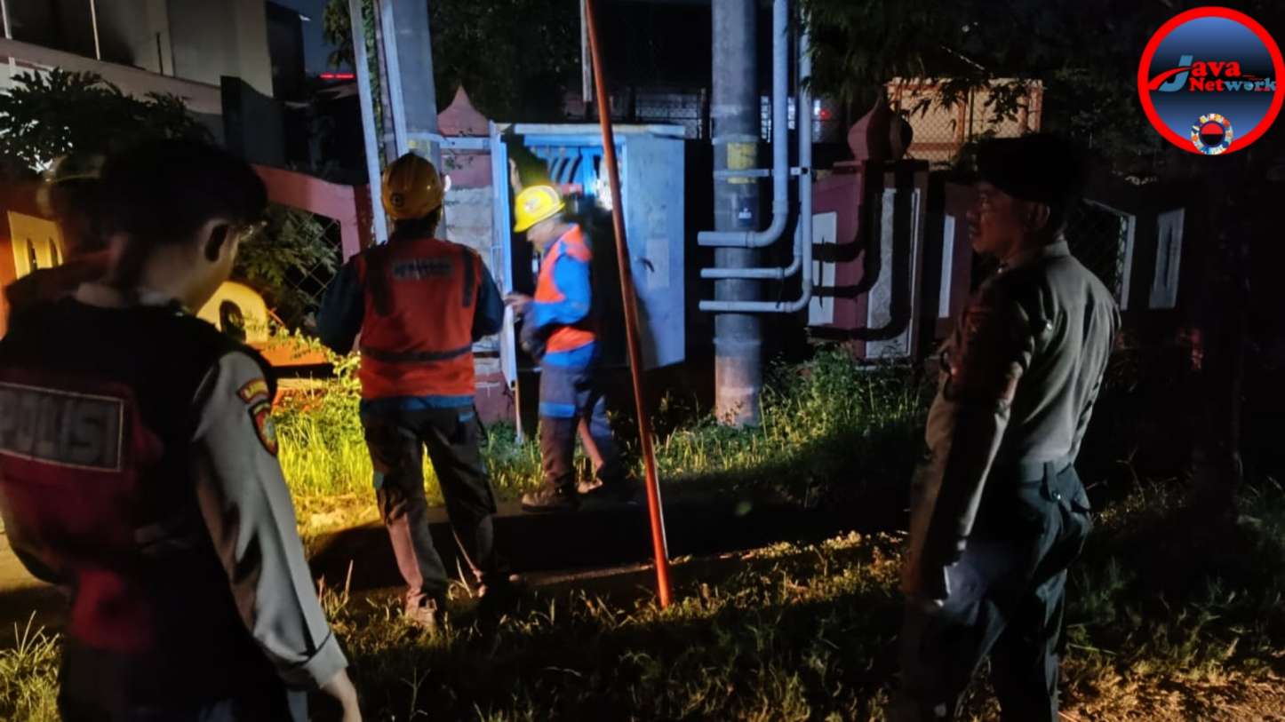 Sigap! Sat Samapta Polres Sumenep Amankan Konsleting di Gardu Trafo PLN