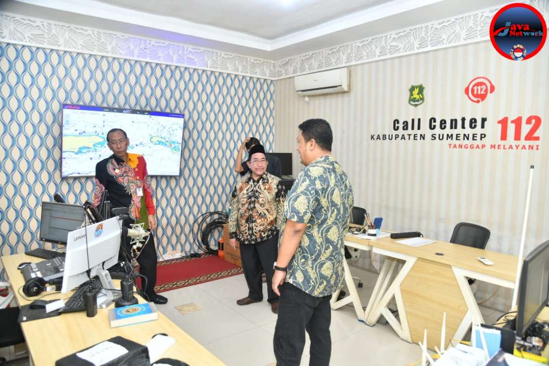 Wabup KH. Imam Hasyim Didampingi Asisten III Setdakab Saat Berkunjung Ke Kantor Diskominfo yang Diterima Langsung Kadis Kominfo Sumenep, Indra Wahyudi, Kamis (06/05/2025)