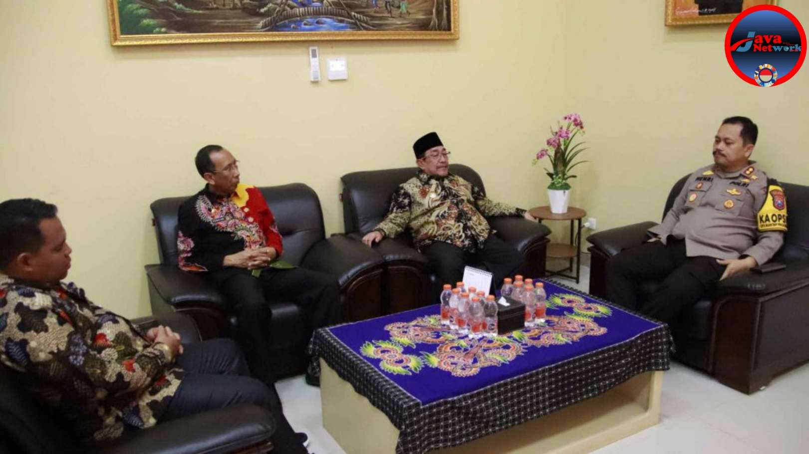 Suasana Wabup KH. Imam Hasyim Silaturahmi Ke Kapolres Sumenep AKBP Henri Noveri Santoso, Kamis (06/03/2025)