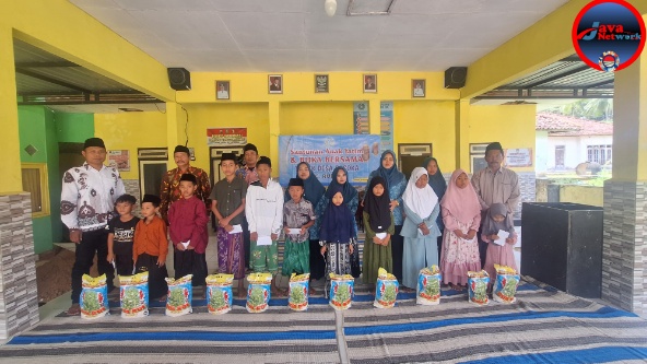 Ramadhan Penuh Berkah, Pemdes dan PKK Basoka Santuni Anak Yatim dan Tebar Takjil untuk Warga