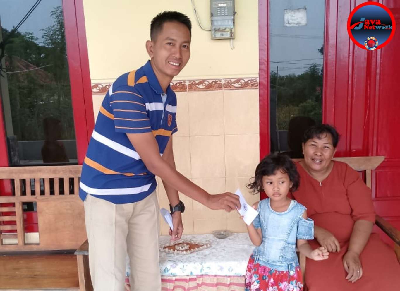 Salah Satu Anggota DPP AMSB Membagikan Santunan Kepada Anak Yatim dan Kaum Dhuafa 